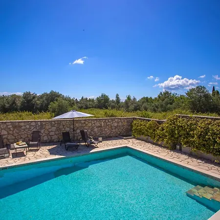 Yiarios Villa Poulades