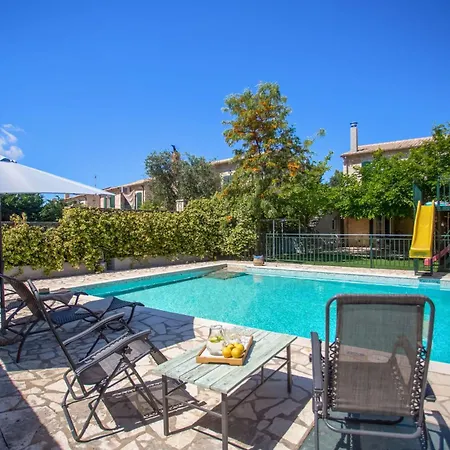 Yiarios וילה Pouládes