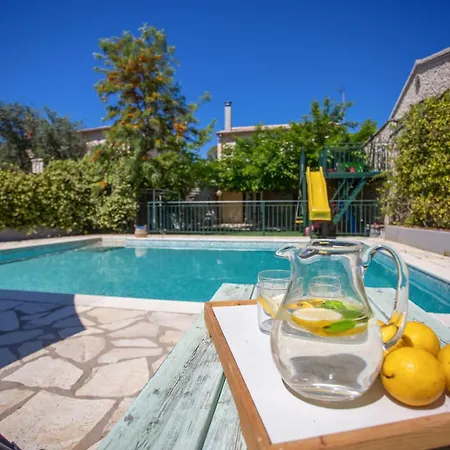 Yiarios Villa Poulades