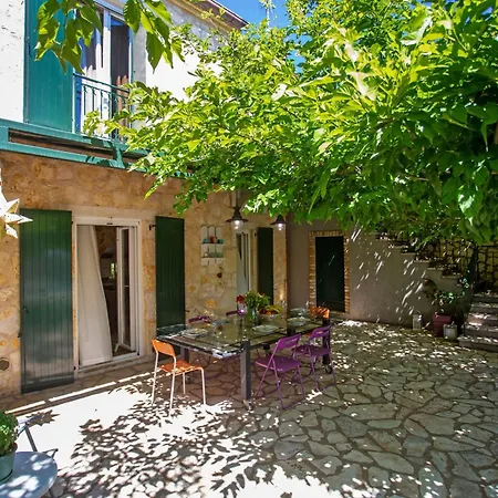 Yiarios Villa *