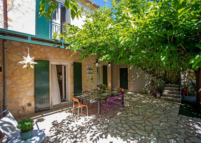 Yiarios Villa *